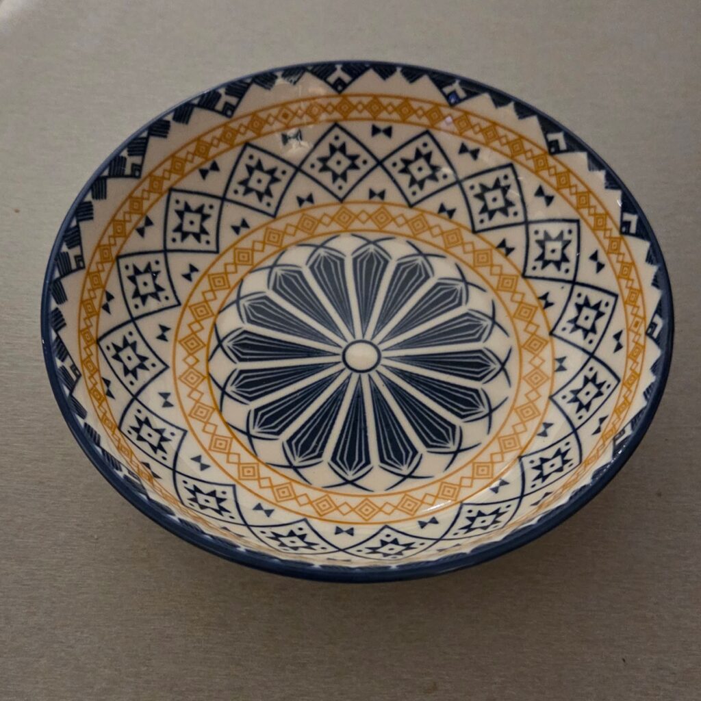 Futternapf aus Keramik blau-gelb