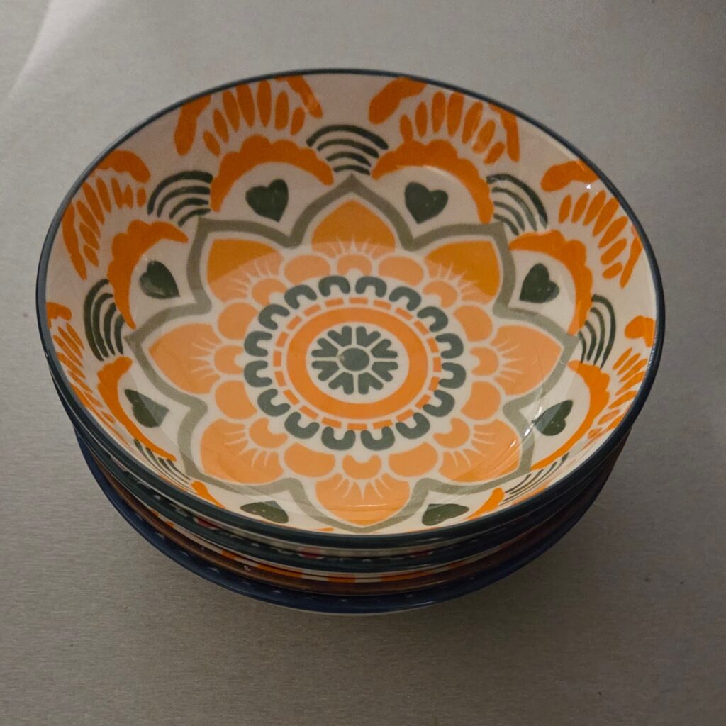 Futternapf aus Keramik grün-orange-weiß